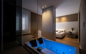 Amorgiu Luxury Suites